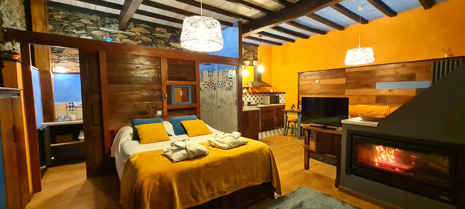 Experiencia_Alojamiento_con_Desayuno_y_Cena_Picoteo_Apartamentos_El_Bosque_en_Boal_Asturias